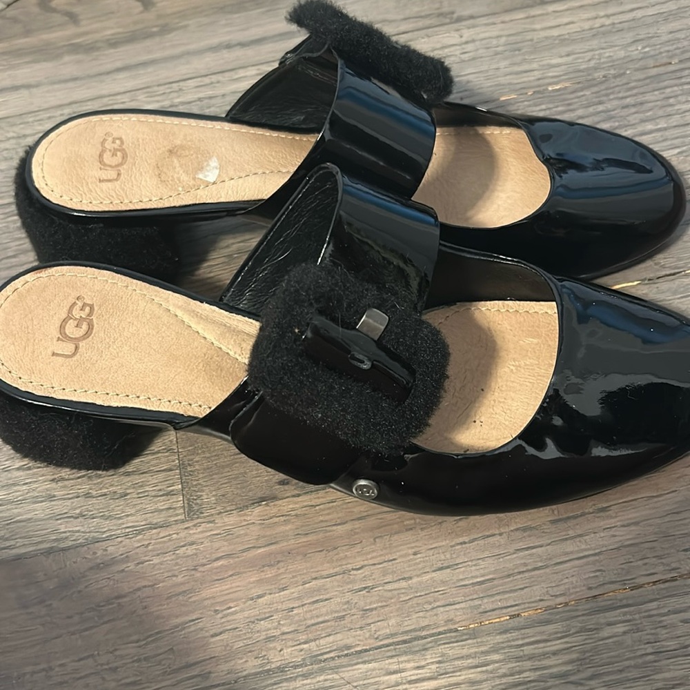 Ugh black little pumps slip on size 8